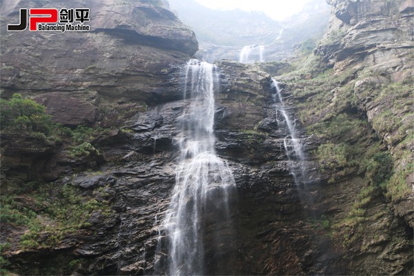 匡廬奇秀甲天下，劍平平衡機美名揚