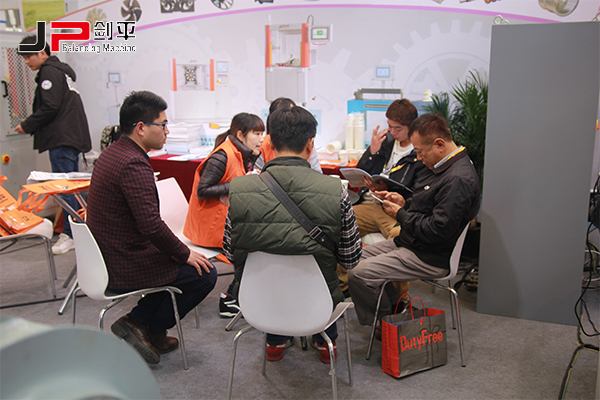 上海劍平動平衡機驚艷亮相中國制冷展現場